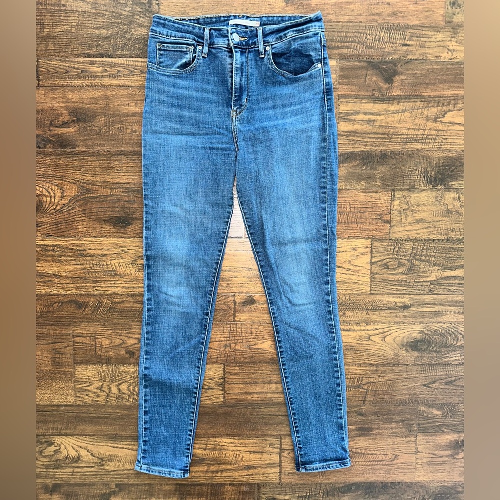 Levi’s 721 High-Rise Skinny Jeans in Faded Dark Wash (5)
